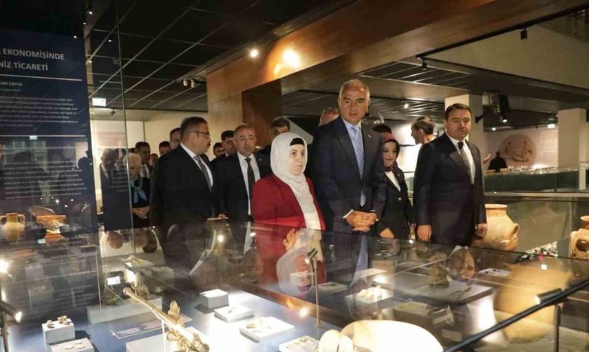 Kütahya arkeoloji müzesi tarihi eserleriyle ziyaretçileri bekliyor