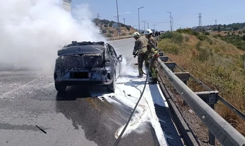 Belen'de seyir halindeki otomobil yandı