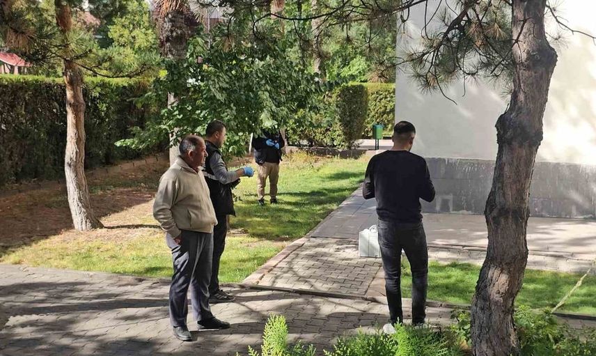 Kayseri'de üçüncü kattaki pencereden düşen genç kız hastaneye kaldırıldı