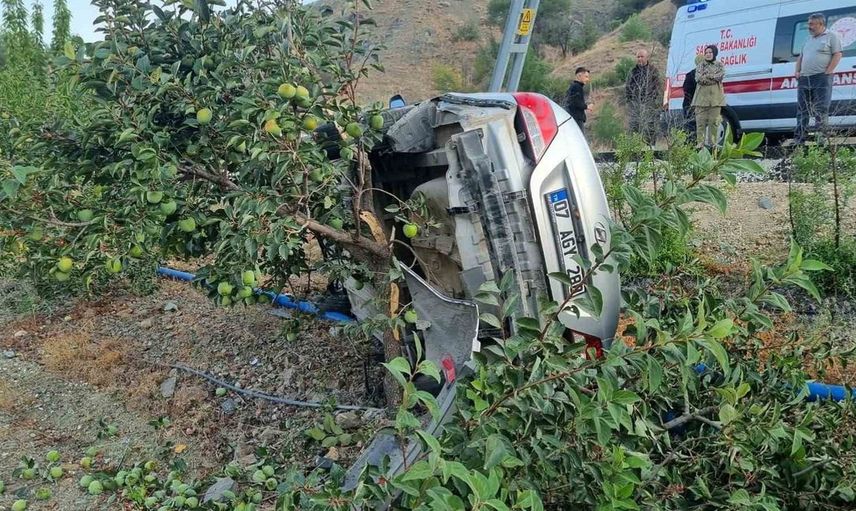Gölbaşı'nda otomobil meyve bahçesine yuvarlandı: kazada 4 kişi yaralandı