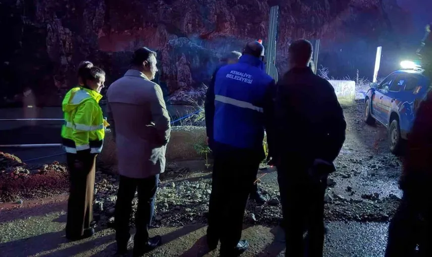 Kemaliye'de yoğun yağış sonrası heyelan ve su baskınları etkili oldu