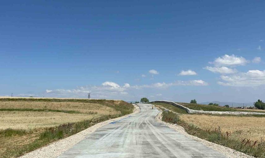 Akyaka’da köy yollarının sorunu çözülüyor