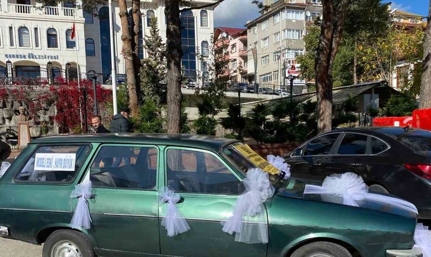 Klasik otomobil hayırseverlik için müzayedeye sunuldu