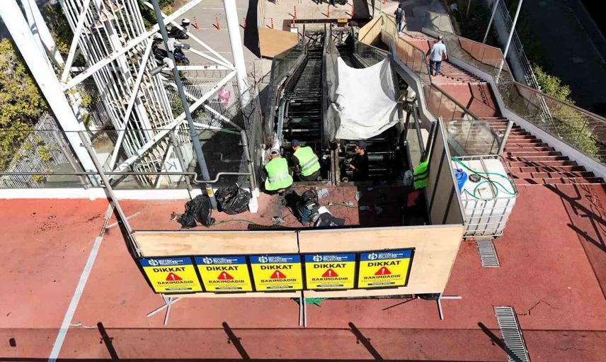 Kocaeli'de üst geçitlerdeki yürüyen merdivenler yenileniyor