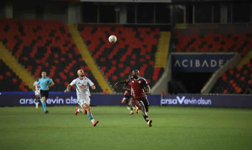 Gaziantep FK ile Çaykur Rizespor arasında heyecan dolu mücadele: 15. dakikada durum 1-0
