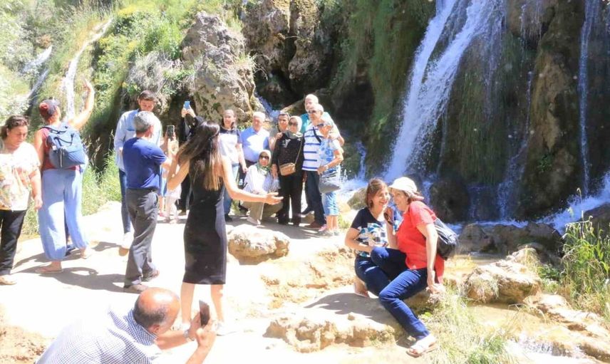 Girlevik şelalesi sonbaharda üniversite öğrencilerinin gözdesi oldu