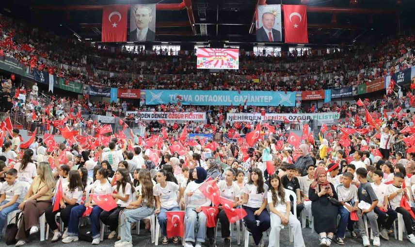 Gaziantep'te TÜGVA Yaz Okulu'nun renkli kapanışında duygusal anlar
