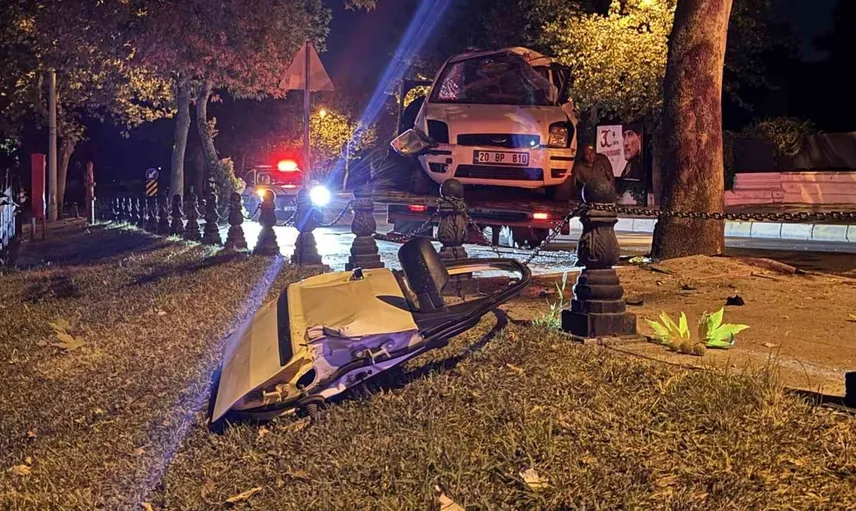 Denizli'de kontrolden çıkan otomobil ağaca çarparak durdu: 1 yaralı