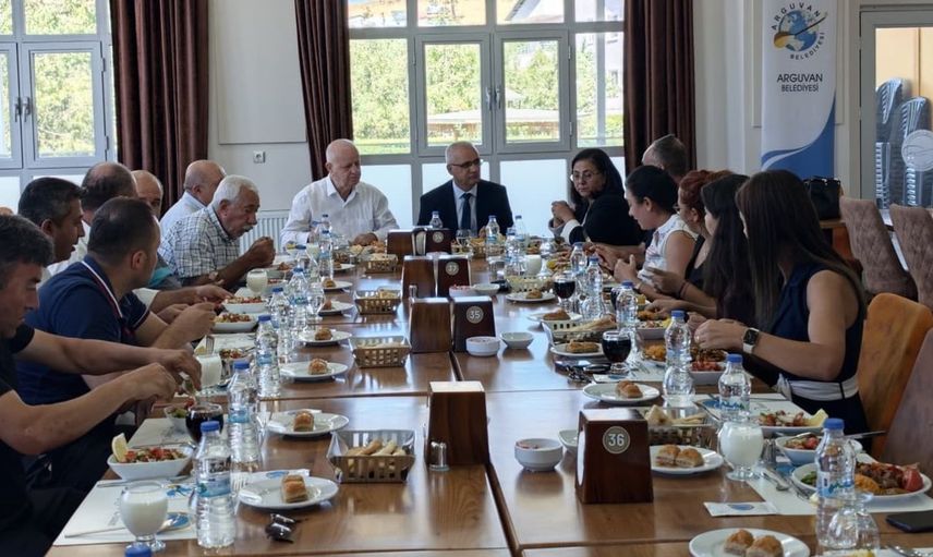 32 yıllık belediye hizmetinin ardından emekli olan İrfan Eren için veda yemeği düzenlendi