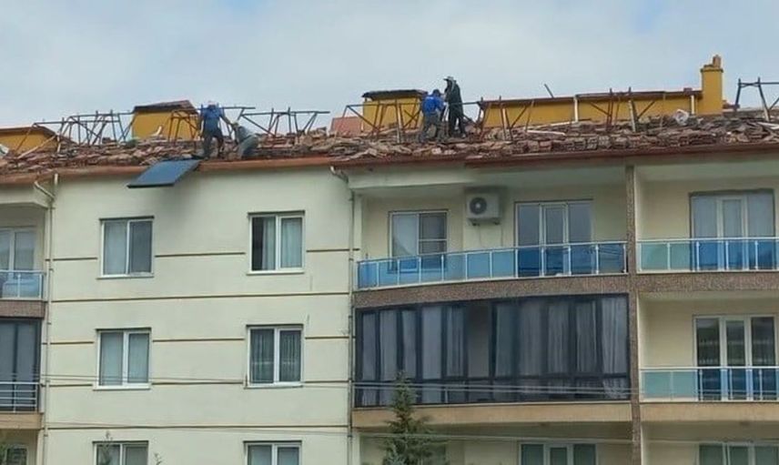 Karapınar'da çatı yenileme çalışmasında güvenlik önlemleri hiçe sayıldı