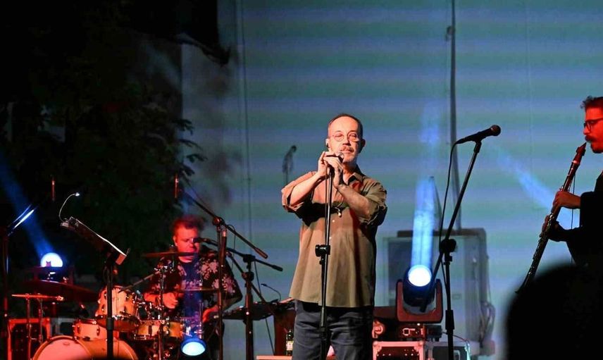 Hüsnü Arkan, yeni han akşamlarında manisalılara müzik ziyafeti sundu