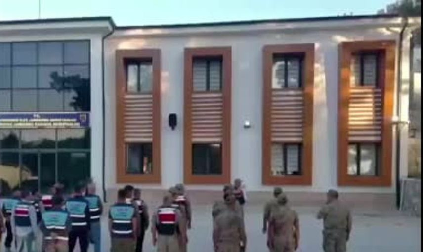 Hatay'da ormanda kenevir yetiştiren iki zehir taciri yakalandı