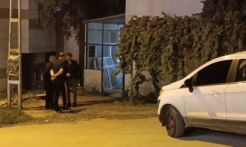 Adana'da motosikletli saldırgan bir kişiyi bacağından vurdu