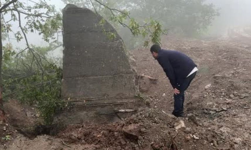 Sakarya'da altyapı çalışması sırasında antik yazıtlı taş blok bulundu