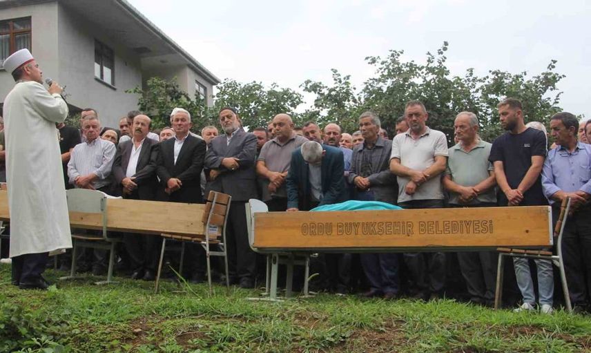 Aynı evden birlikte ayrıldılar: İki kız kardeş aynı günde hayatını kaybetti