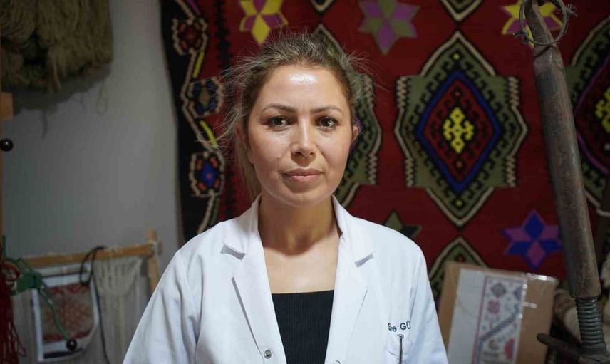 Kilim ustası, geleneksel dokumacılığı nesillere aktarıyor