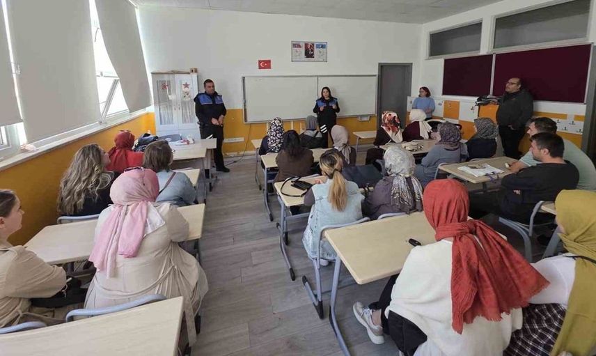 Bilecik'te velilere akran zorbalığına karşı önemli uyarılar yapıldı