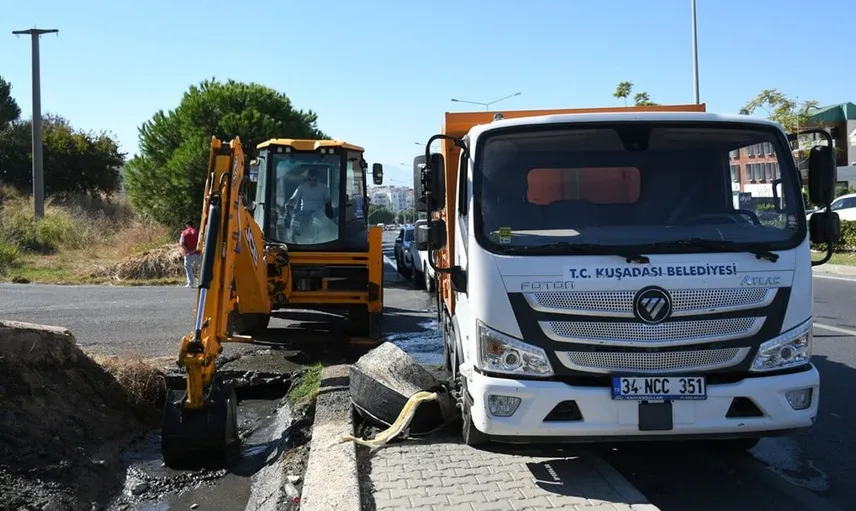 Kuşadası'nda yağmur suyu hatları için bakım çalışmaları sürüyor