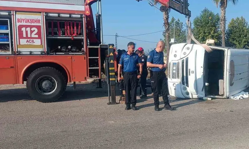 Ceyhan'da minibüs ve otomobil kazasında bir kişi hayatını kaybetti