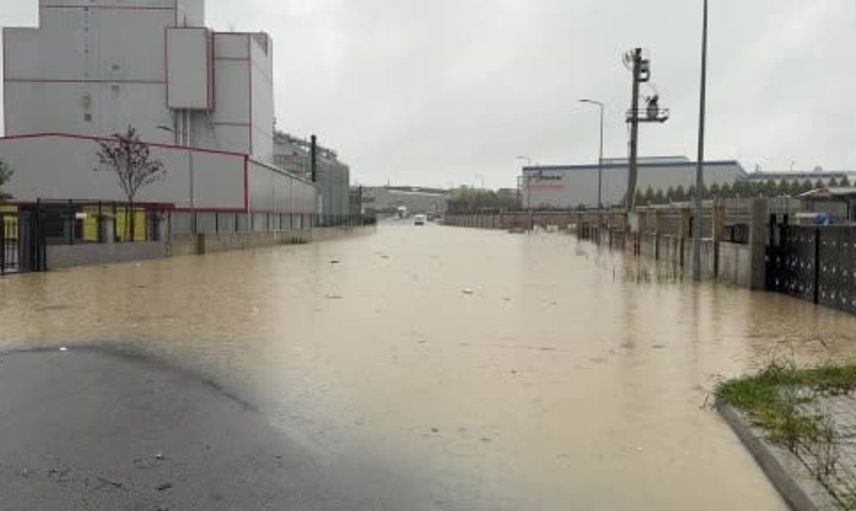 Sakarya'da sağanak yağış felç etti: Eviniz su altında kalabilir