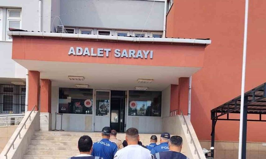 İmamoğlu'nda huzur operasyonu: 3 kişi silah kaçakçılığından tutuklandı