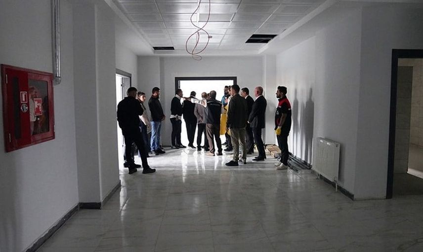 Rektör Çakmak, Spor Bilimleri Fakültesi'nin yeni hizmet binasında incelemelerde bulundu