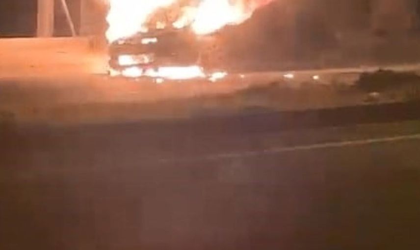 Bingöl'de seyir halindeki hafif ticari araçta yangın çıktı