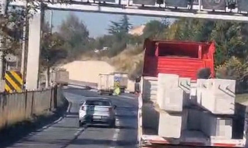 Eskişehir'de tehlikeli taşımacılık: Beton bloklar bağlanmadan yola çıktı