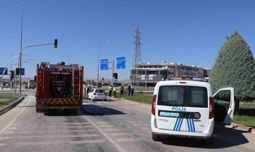 Karaman'da seyir halindeki otomobil alev aldı, 5 kişi kurtarıldı