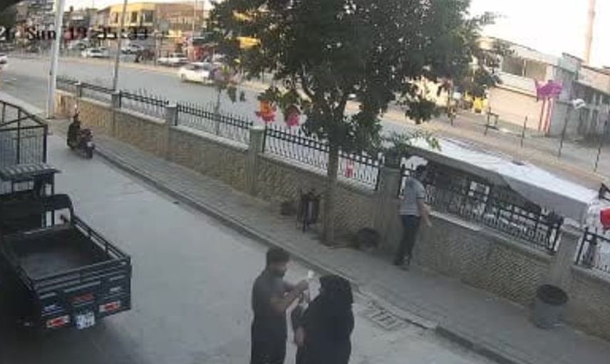 Refakatçi gibi geldi, park halindeki motosikleti çaldı