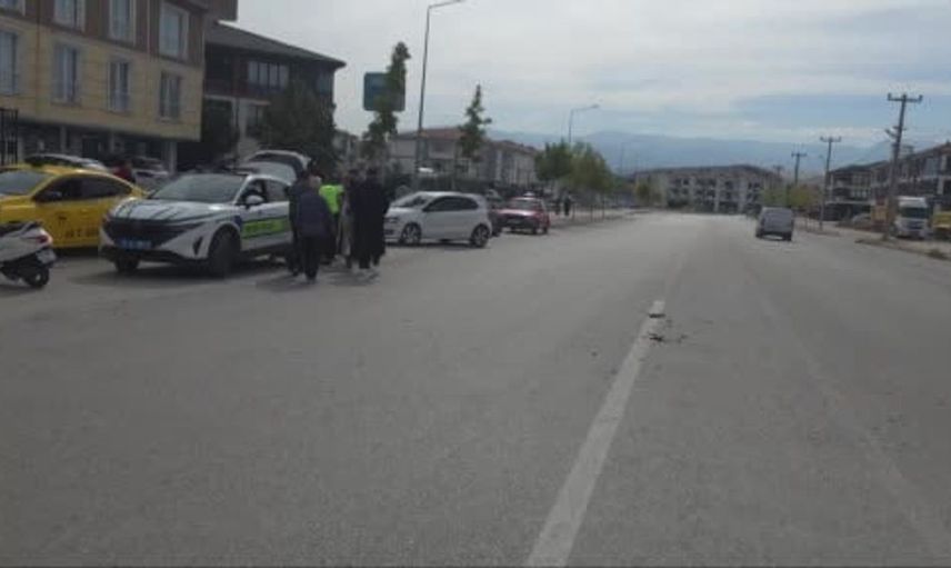 İnegöl’de meydana gelen trafik kazasında 2 kişi hastaneye kaldırıldı