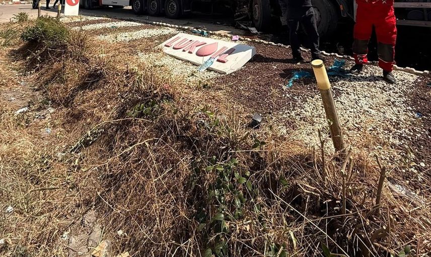 Edirne'de beton mikserinin tıra çarpması sonucu bir kişi yaralandı