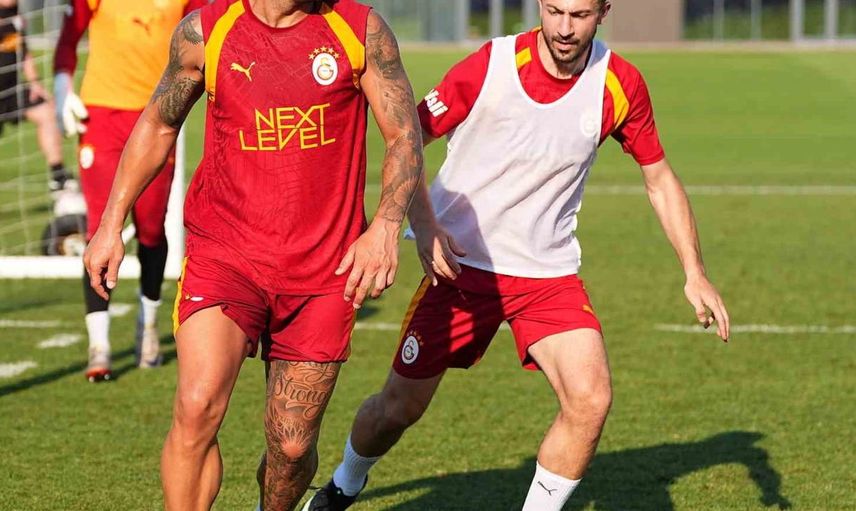 Galatasaray, yeni sezon hazırlıklarına çift antrenmanla devam ediyor