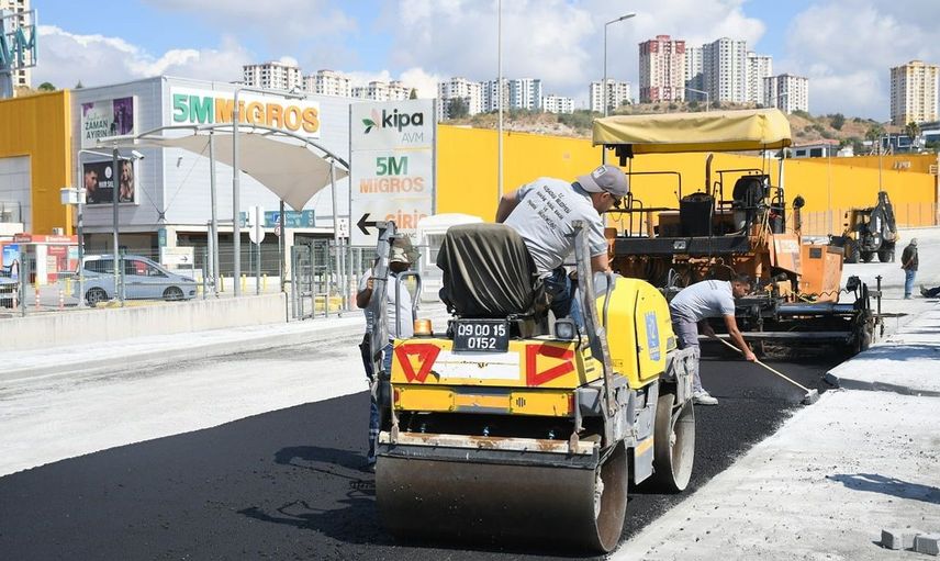 Kuşadası'nda Değirmendere Mahallesi'nde yol iyileştirme çalışmaları başladı