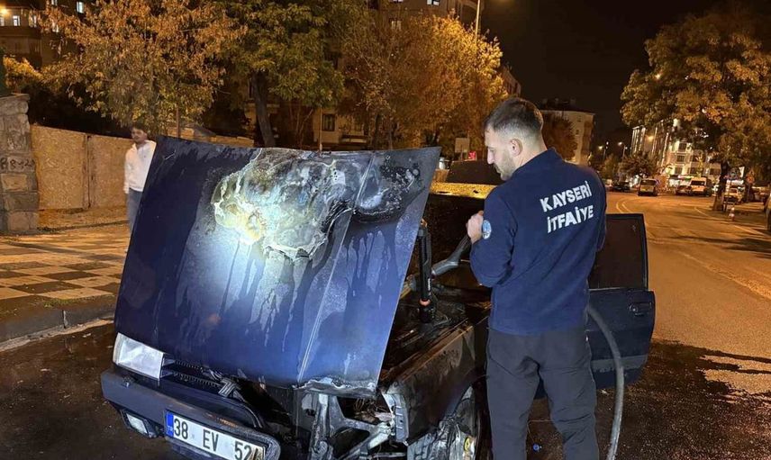 Kayseri'de otomobil seyir halindeyken alev aldı