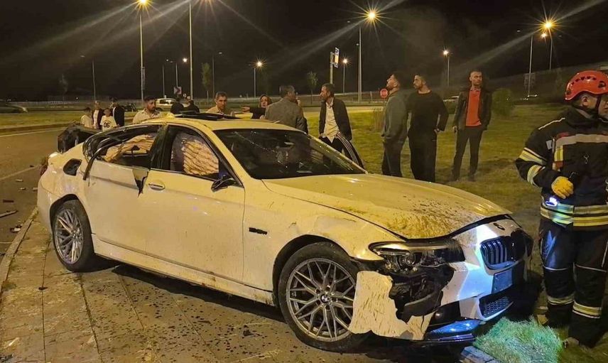 Erzurum’da trafik kazası: İki araç çarpıştı, 2 kişi yaralandı