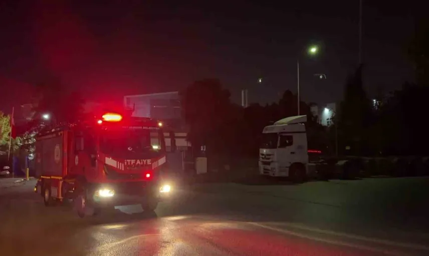 Kozmetik fabrikasında nitrik asit dökülmesi paniği: Kimyasal maddeler kontrol altına alındı