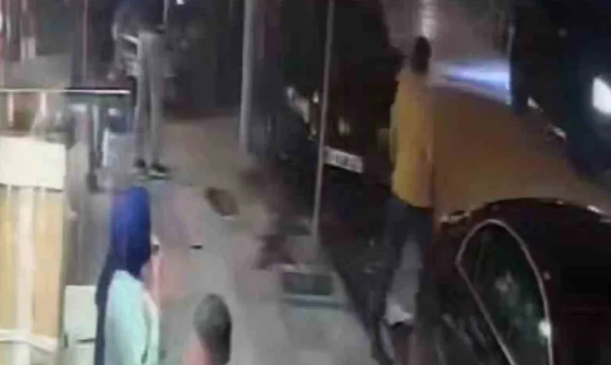 Elazığ'da iki otomobilin kazası güvenlik kamerasında kaydedildi