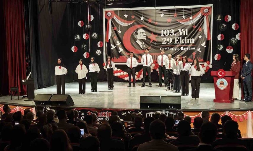 Ahlat'ta 29 Ekim Cumhuriyet Bayramı'na özel coşku ve etkinlikler