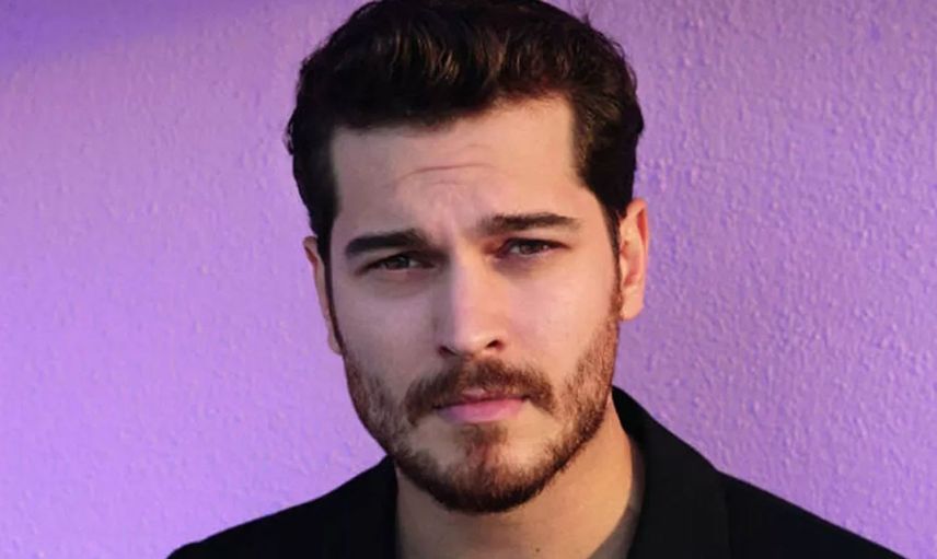 Çağatay Ulusoy yeni tarzıyla yakışıklılıkta ivme kazandı! Emir Sarrafoğlu geri mi dönüyor?