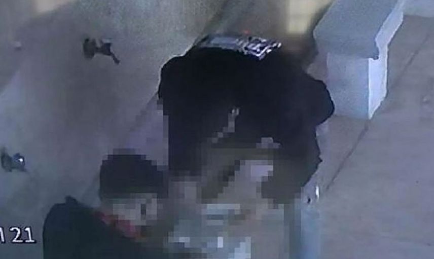 Camide Uyuşturucu Kullanan Kişileri Sopayla Dövdüler!
