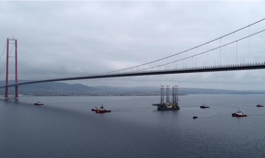 Çanakkale Boğazı'nda gemi trafiği çift yönlü askıya alındı