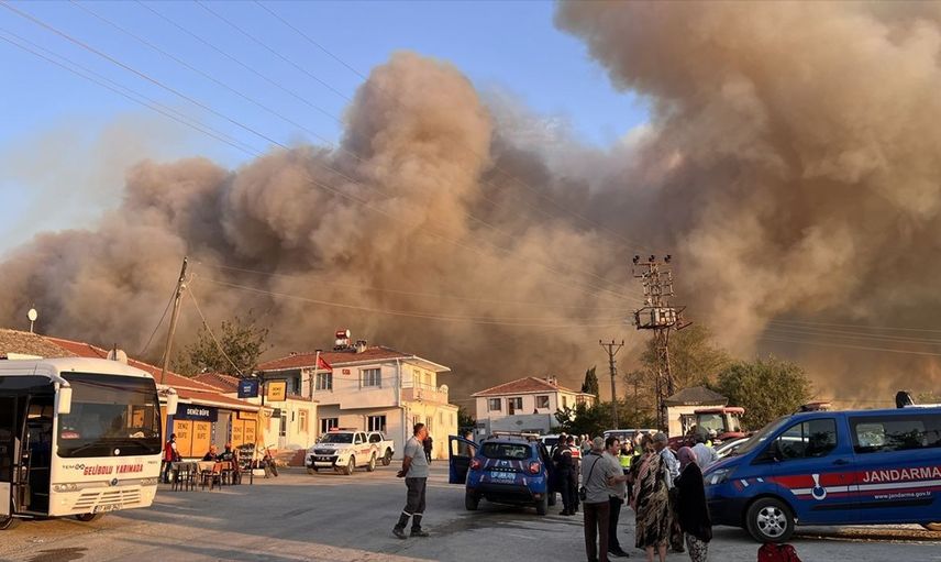 Çanakkale Gelibolu'da Orman Yangınına Müdahale Devam Ediyor