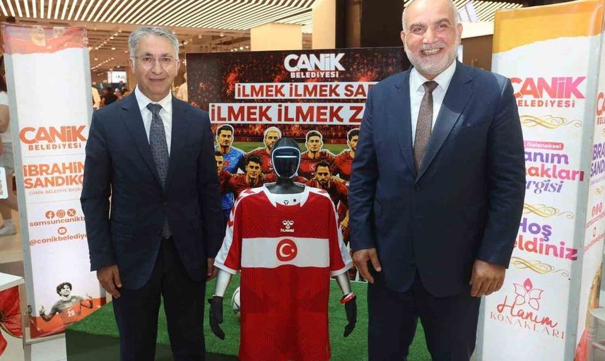Canikli kadınlar A Milli Takım’a destek için ilmek ilmek ördü