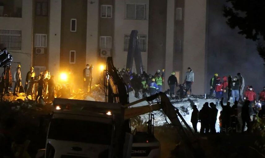Canlı yayın sırasında depreme yakanlandılar: Hasarlı binanın çökme riski paniğe neden oldu