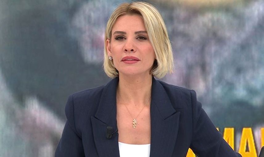 Canlı yayında dargın çiftleri barıştırmak için yalın ayak koşan Esra Erol sosyal medyada olay oldu