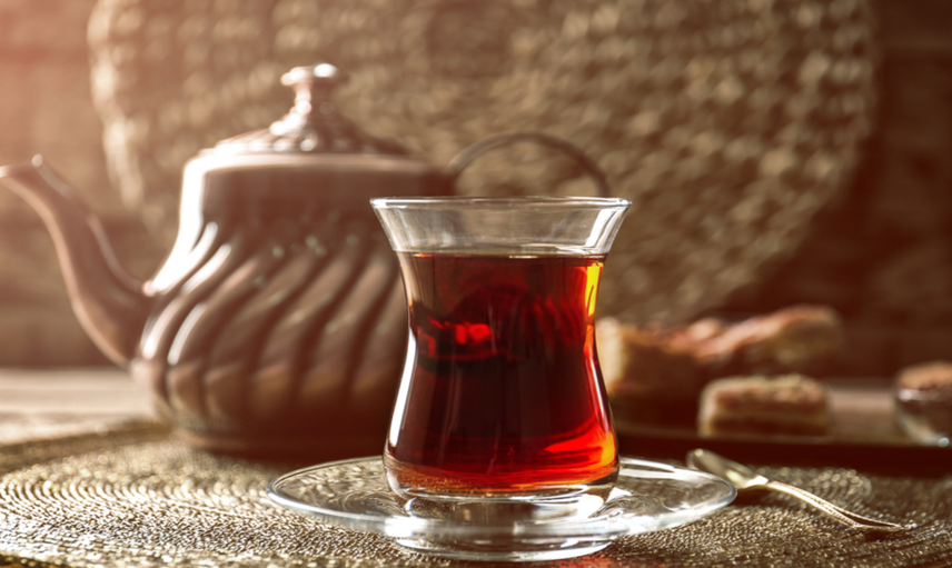 Çay tiryakileri şimdiden o marketin önünde kuyruk oluşturdu! Büyük boy çay 109 TL’ye kadar düştü