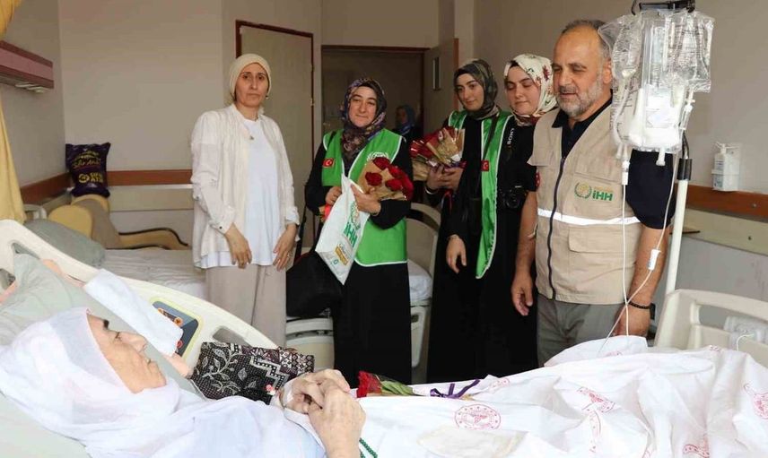 Oltu'da hastalara moral ziyareti