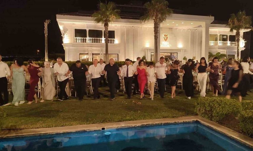 Pamukkale'deki düğünde Karadeniz rüzgârı esti