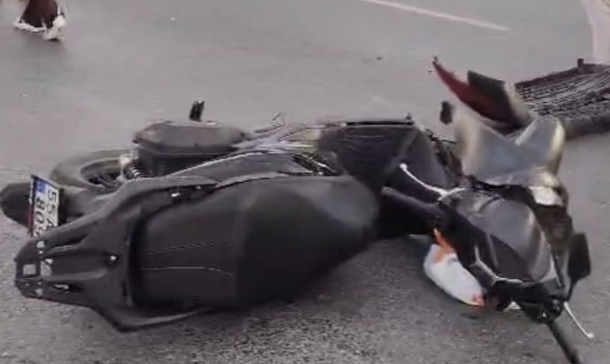 Atakum'da otomobil ve motosiklet çarpıştı: yaralı var